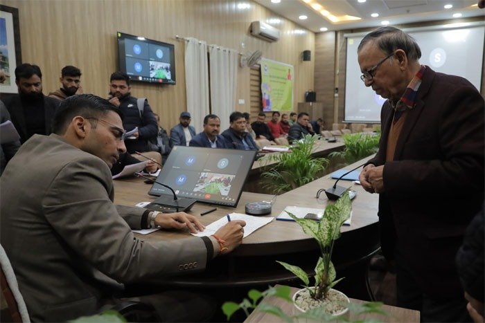 जिलाधिकारी की अध्यक्षता में जनता दर्शन कार्यक्रम का आयोजन जिलाधिकारी की अध्यक्षता में जनता दर्शन कार्यक्रम का आयोजन