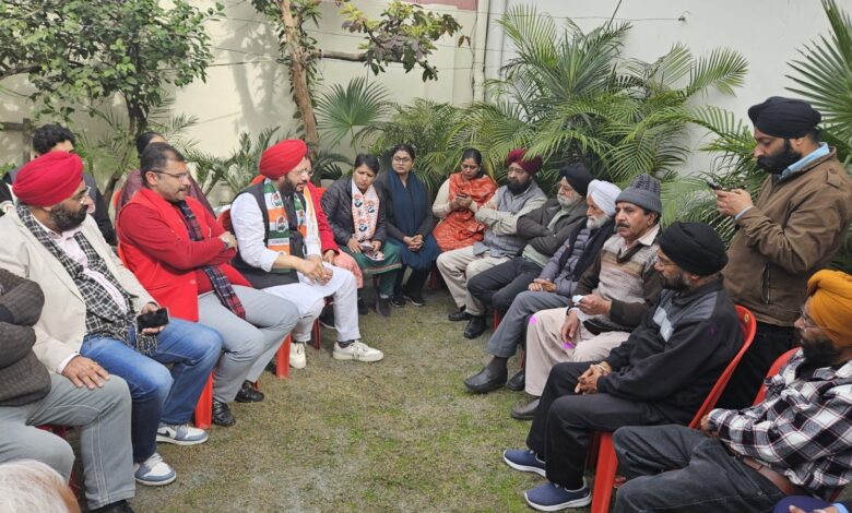 कांग्रेस के राष्ट्रीय महासचिव ने किया विभिन्न वार्डों में ” जन संवाद “ कांग्रेस के राष्ट्रीय महासचिव ने किया विभिन्न वार्डों में ” जन संवाद “