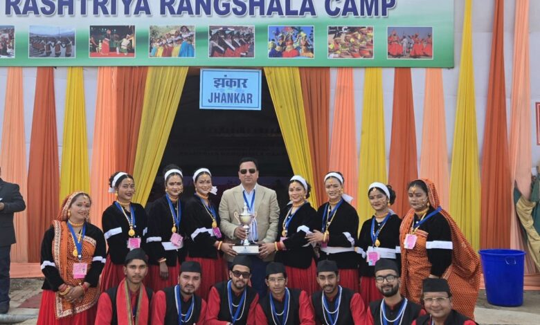 उत्तराखण्ड के झांकी के कलाकारों को मिला द्वितीय पुरस्कार
