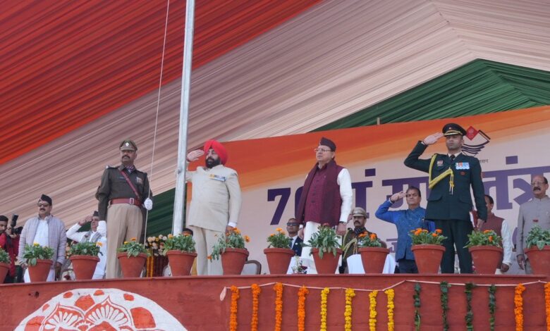 गणतंत्र दिवस की 75वीं वर्षगांठ के अवसर पर राज्यपाल ने राजभवन एवं परेड ग्राउंड में फहराया राष्ट्रीय ध्वज। गणतंत्र दिवस की 75वीं वर्षगांठ के अवसर पर राज्यपाल ने राजभवन एवं परेड ग्राउंड में फहराया राष्ट्रीय ध्वज।