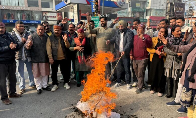 सरकार पर कानून व्यवस्था संभालने में नाकाम रहने का आरोप