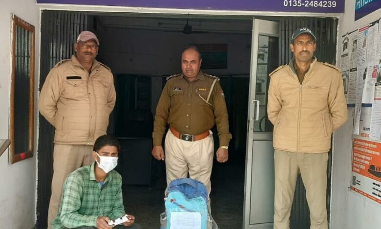 लूट व नकबजनी के अभियोगों में फरार चल रहा अभियुक्त गिरफ्तार लूट व नकबजनी के अभियोगों में फरार चल रहा अभियुक्त गिरफ्तार