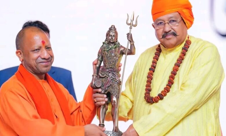 महाराज ने की महाकुंभ में योगी के कुशल प्रबंधन की तारीफ