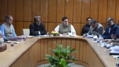 आंचल दुग्ध एवं दुग्ध उत्पादों के कम विक्रय पर असन्तोष व्यक्त