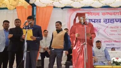 नवनिर्वाचित महापौर समेत चालीस पार्षदों ने की शपथ ग्रहण नवनिर्वाचित महापौर समेत चालीस पार्षदों ने की शपथ ग्रहण