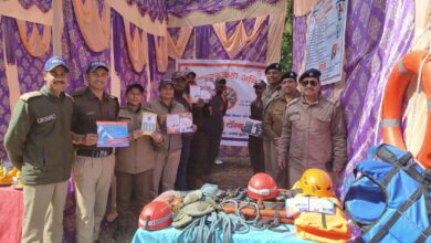 सिलगढ़ महोत्सव में आये लोगों को पुलिस ने किया जागरुक