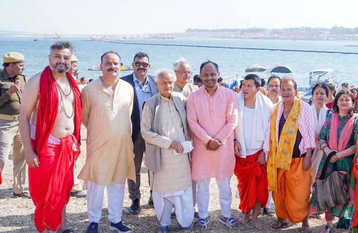 पूर्व सीएम कोश्यारी ने किया महाकुंभ में स्नान पूर्व सीएम कोश्यारी ने किया महाकुंभ में स्नान