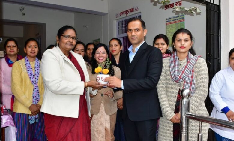 जिलाधिकारी ने किया वन स्टॉप सेंटर का निरीक्षण