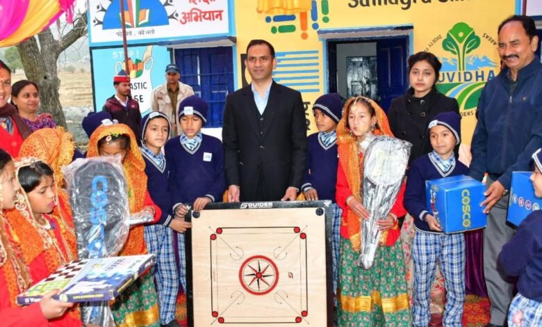 जिलाधिकारी ने किया नवीनीकरण कार्यो का लोकापर्ण