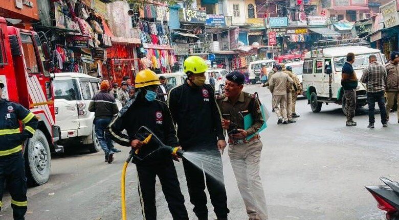 अग्निशमन विभाग ने की मुख्य बाजार में माॅकड्रिल अग्निशमन विभाग ने की मुख्य बाजार में माॅकड्रिल