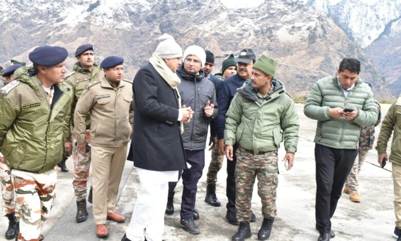 सीएम ने लिया हिमस्खलन क्षेत्र का हवाई सर्वेक्षण कर स्थिति का जायजा