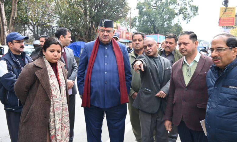 पानी की निकासी के लिए कैबिनेट मंत्री गणेश जोशी मैदान में