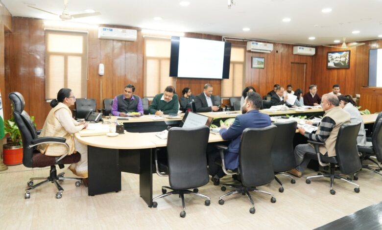 सीएस ने योजनाओं की महिला लाभार्थियों की सटीक जानकारी तलब की