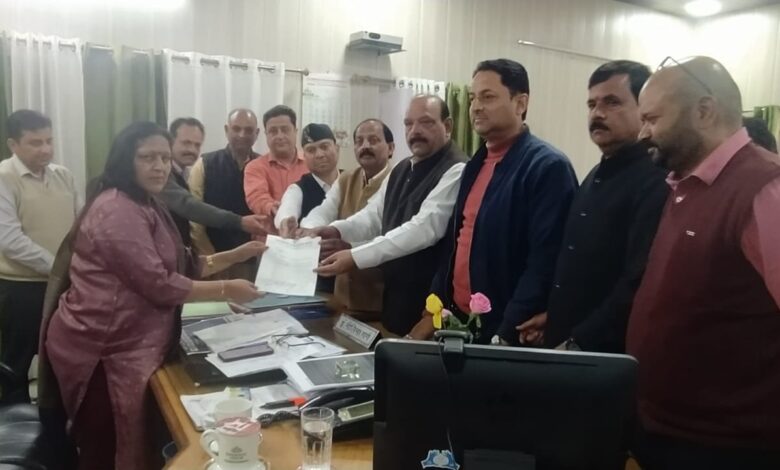 महानगर कांग्रेस ने जल संस्थान मुख्य महाप्रबन्धक को सौंपा ज्ञापन