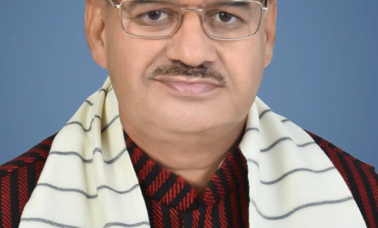 धामी सरकार का बड़ा फैसला : मधुमक्खी पालन से स्वरोजगार को बढ़ावा