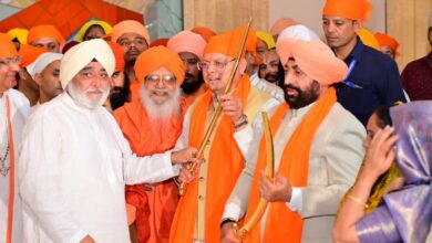 Uttarakhand News: हेमकुंड साहिब पहुंचे मुख्यमंत्री धामी और राज्यपाल गुरमीत सिंह, दरबार साहिब में टेका मत्था…श्रद्धालुओं के पहले जत्थे को किया रवाना….