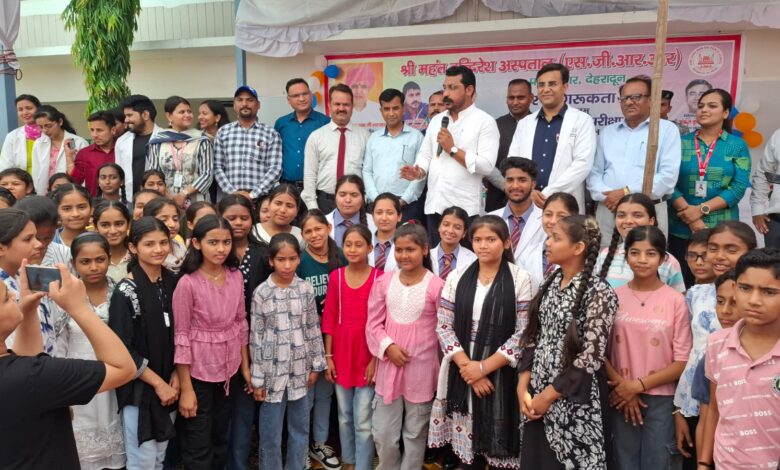 श्री महंत इन्दिरेश अस्पताल के निःशुल्क स्वास्थ्य शिविर का 2002 मरीजों ने उठाया लाभ