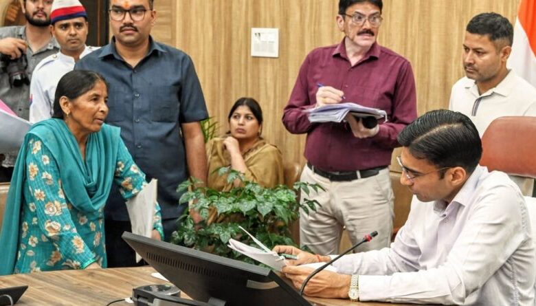 Uttarakhand News- बेटियों को आत्मनिर्भर बनाने की दिशा में ऐतिहासिक पहल: सीएम का ड्रीम प्रोजेक्ट ‘नंदा सुनंदा’ दे रहा बेटियों को नई उड़ान… Uttarakhand News- बेटियों को आत्मनिर्भर बनाने की दिशा में ऐतिहासिक पहल: सीएम का ड्रीम प्रोजेक्ट ‘नंदा सुनंदा’ दे रहा बेटियों को नई उड़ान…