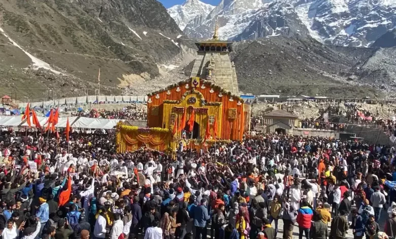 Uttarakhand News: चारधाम यात्रा में उमड़ा आस्था का सैलाब, पहले ही दिनों में रिकॉर्ड तोड़ संख्या, श्रद्धालुओं ने कहा – सीएम धामी ने बखूबी संभाली व्यवस्था…