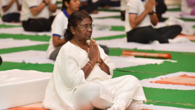 International Yoga Day : राष्ट्रपति द्रौपदी मुर्मू ने देहरादून में किया योग, कहा – योग से विश्व हो स्वस्थ और प्रसन्न….