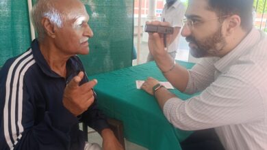 श्री महंत इन्दिरेश अस्पताल के निःशुल्क स्वास्थ्य शिविर का 300 बंदियों ने उठाया लाभ 