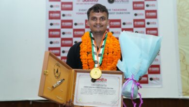 एसजीआरआर विश्वविद्यालय के योग छात्र उत्तम अग्रहरि ने ताड़ासन का बनाया राष्ट्रीय रिकार्ड