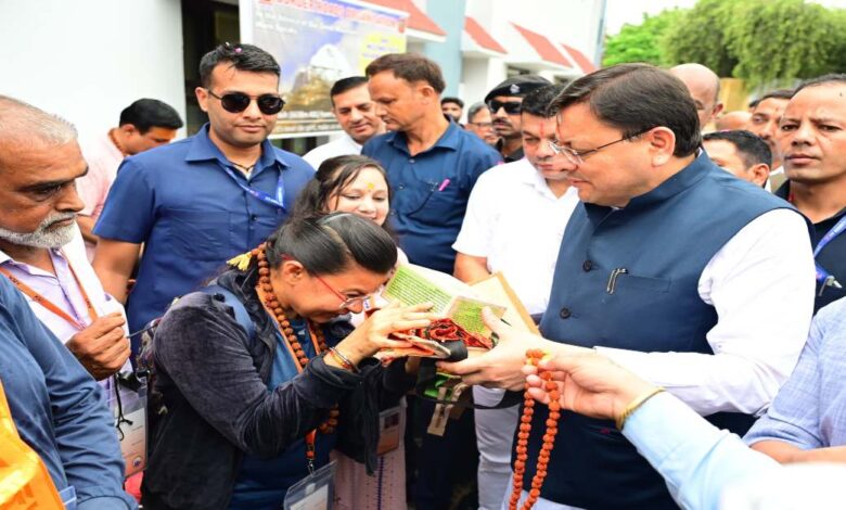 Uttarakhand News: सीएम धामी ने कैलाश मानसरोवर यात्रा के पहले दल को दिखाई हरी झंडी, बोले– श्रद्धालुओं की सुरक्षा और सुविधा के लिए सभी व्यवस्थाएं पूरी….