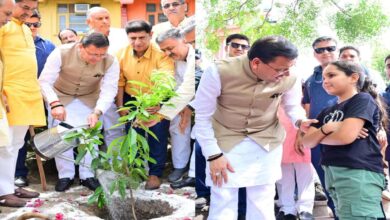 Uttarakhand News: “एक पेड़ मां के नाम” अभियान में शामिल हुए सीएम धामी, रुद्राक्ष का पौधा लगाकर दिया पर्यावरण संरक्षण का संदेश…. Uttarakhand News: “एक पेड़ मां के नाम” अभियान में शामिल हुए सीएम धामी, रुद्राक्ष का पौधा लगाकर दिया पर्यावरण संरक्षण का संदेश….