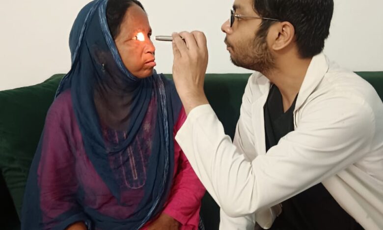 श्री महंत इन्दिरेश अस्पताल के निःशुल्क स्वास्थ्य शिविर में उमडे़ सहसपुरवासी