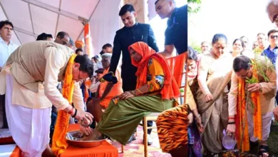 Uttarakhand News: मुख्यमंत्री ने कांवड़ियों का किया आत्मीय स्वागत, पैर धोए और पुष्पवर्षा कर जताया सम्मान… Uttarakhand News: मुख्यमंत्री ने कांवड़ियों का किया आत्मीय स्वागत, पैर धोए और पुष्पवर्षा कर जताया सम्मान…