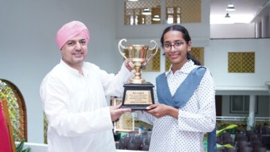 टेबल टेनिस खिलाड़ी स्तुति कुकरेती की प्रतिभा को श्री गुरु राम राय विश्वविद्यालय ने किया सम्मानित