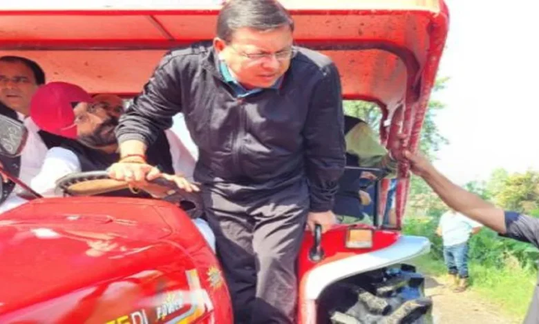 आपदा भी नहीं रोक सकी! CM धामी ने ट्रैक्टर से किया जलमग्न क्षेत्रों का निरीक्षण और ग्रामीणों की समस्या सुनकर दिया हर संभव मदद पहुंचाने का भरोसा….