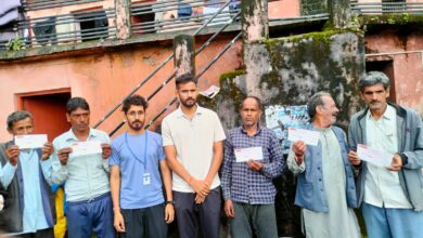 आपदा प्रभावितों को बांटी गई आर्थिक सहायता