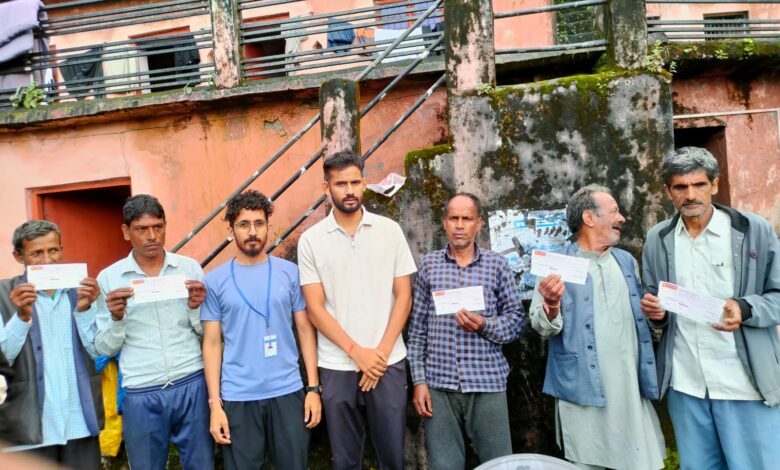 आपदा प्रभावितों को बांटी गई आर्थिक सहायता