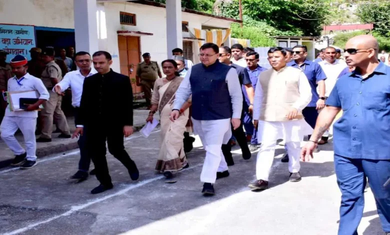 Uttarakhand News: हम आपके साथ मजबूती से खड़े हैं… CM धामी ने आपदा प्रभावित लोगों से मिलकर किया मदद करने का भरोसा, अधिकारियों को दिए सख्त निर्देश…..