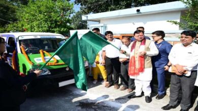 Uttarakhand News: मुख्यमंत्री पुष्कर सिंह धामी ने मेडिकल मोबाइल यूनिट को दिखाई हरी झंडी, कहा- प्रदेश के दूरस्थ और दुर्गम क्षेत्रों तक स्वास्थ्य सेवाएं पहुंचाना हमारी सर्वोच्च प्राथमिकता….