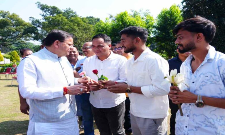 CM आवास पर उमड़ा जनसैलाब: CM धामी ने कहा- दीपावली हमें अंधकार पर प्रकाश, बुराई पर अच्छाई और असत्य पर सत्य की जीत का संदेश देती है….