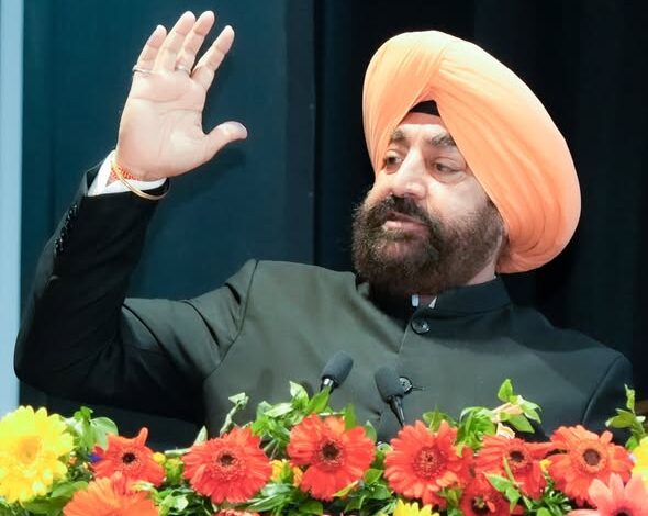 “राज्यपाल गुरमीत सिंह ने ‘हिन्द की चादरः एक सर्वोच्च बलिदान गाथा’ कार्यक्रम में भाग लिया, गुरु तेग बहादुर पर पुस्तक का विमोचन” “राज्यपाल गुरमीत सिंह ने ‘हिन्द की चादरः एक सर्वोच्च बलिदान गाथा’ कार्यक्रम में भाग लिया, गुरु तेग बहादुर पर पुस्तक का विमोचन”