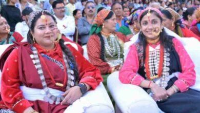 “बेकुंठ चतुर्दशी मेले में फैशन शो, परंपरा और स्टाइल का संगम”