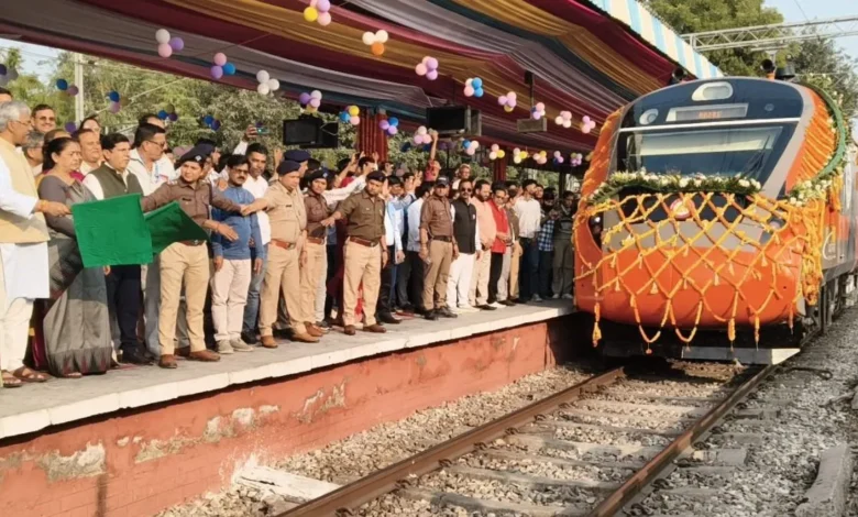 वंदे भारत एक्सप्रेस रुड़की स्टेशन पर पहुंची, नेताओं ने किया शुभारंभ..