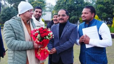 पिलखी स्वास्थ्य केंद्र को 30 बेड वाले CHC में उच्चीकृत करने पर CM धामी से प्रतिनिधिमंडल की सकारात्मक वार्ता.. पिलखी स्वास्थ्य केंद्र को 30 बेड वाले CHC में उच्चीकृत करने पर CM धामी से प्रतिनिधिमंडल की सकारात्मक वार्ता..