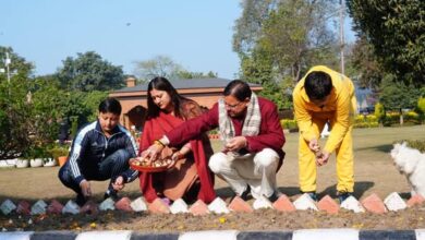 मुख्यमंत्री धामी ने शासकीय आवास परिसर में ट्यूलिप रोपण अभियान का किया शुभारंभ..