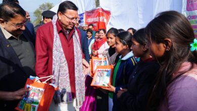 मुख्यमंत्री पुष्कर सिंह धामी ने ‘जन-जन की सरकार, जन-जन के द्वार’ अभियान का निरीक्षण किया.