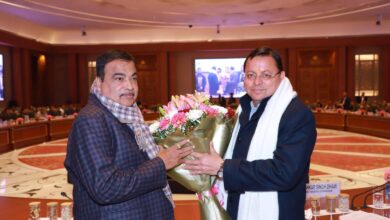 मुख्यमंत्री पुष्कर सिंह धामी ने नितिन गडकरी की अध्यक्षता में आयोजित राष्ट्रीय राजमार्ग परियोजनाओं की समीक्षा बैठक में प्रतिभाग किया