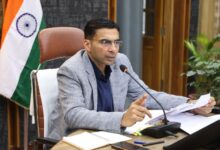 परिस्थितियों से वीरान बचपन; जरूरतमंद असहायों के अधिकारों के संरक्षण को दृढ़ संकल्प डीएम सविन ; शिक्षा की मुख्यधारा से जुड़ता सड़क पर बिखरा बचपन