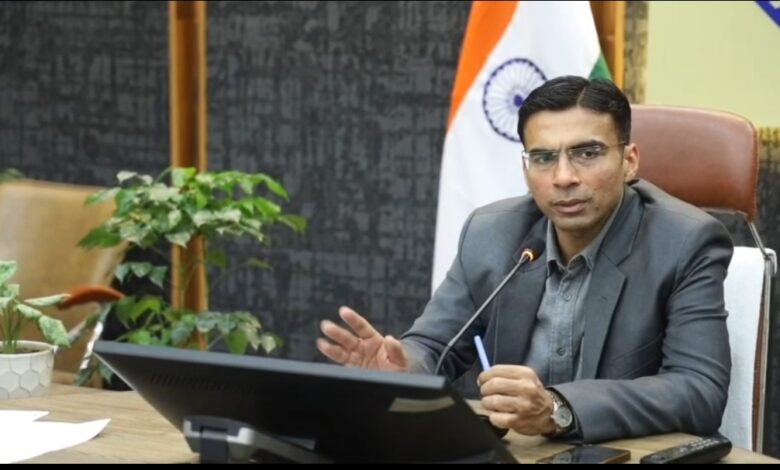 मानसिक स्वास्थ्य केंद्र के माध्यम से नशे के गर्त में डूबे व्यक्तियों को उपचार देकर पुनः समाज की मुख्यधारा से जोड़ा जा रहा है.