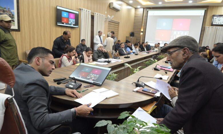 बुजर्ग दम्पति को पुत्रों ने घर निकाला बाहर, डीएम ने दर्ज करवाया भरणपोषण वाद;