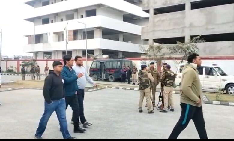 जिला न्यायालय देहरादून को एक बार फिर से बम से उड़ाने की धमकी भरा मेल प्राप्त हुआ है