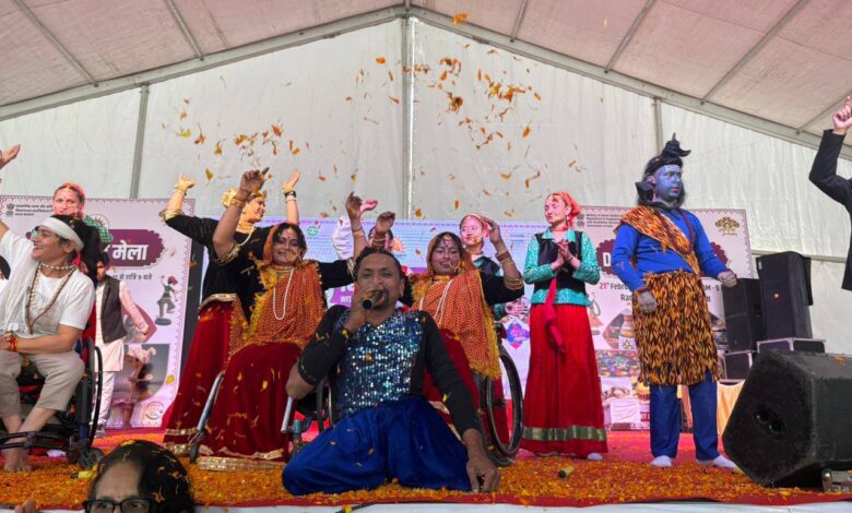 रविवार को दिव्यांगजन सशक्तिकरण को प्रोत्साहित करने के उद्देश्य से आयोजित “दिव्य कला मेला” का समापन समारोह देहरादून में सम्पन्न हुआ। रविवार को दिव्यांगजन सशक्तिकरण को प्रोत्साहित करने के उद्देश्य से आयोजित “दिव्य कला मेला” का समापन समारोह देहरादून में सम्पन्न हुआ।