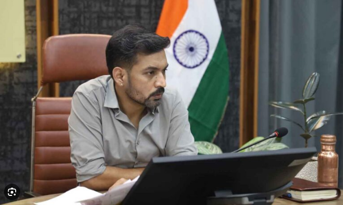 जिलाधिकारी ने अधिकारियों को दिए मानसून के दौरान सतर्क रहने के निर्देश
